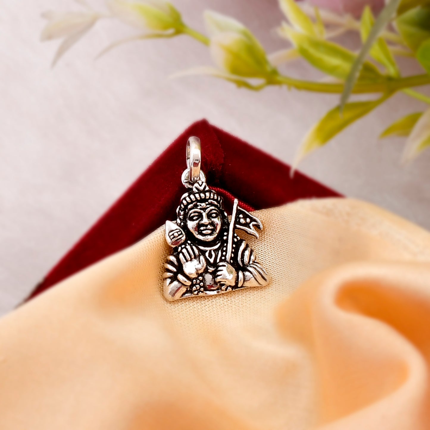 silver murgan pendant