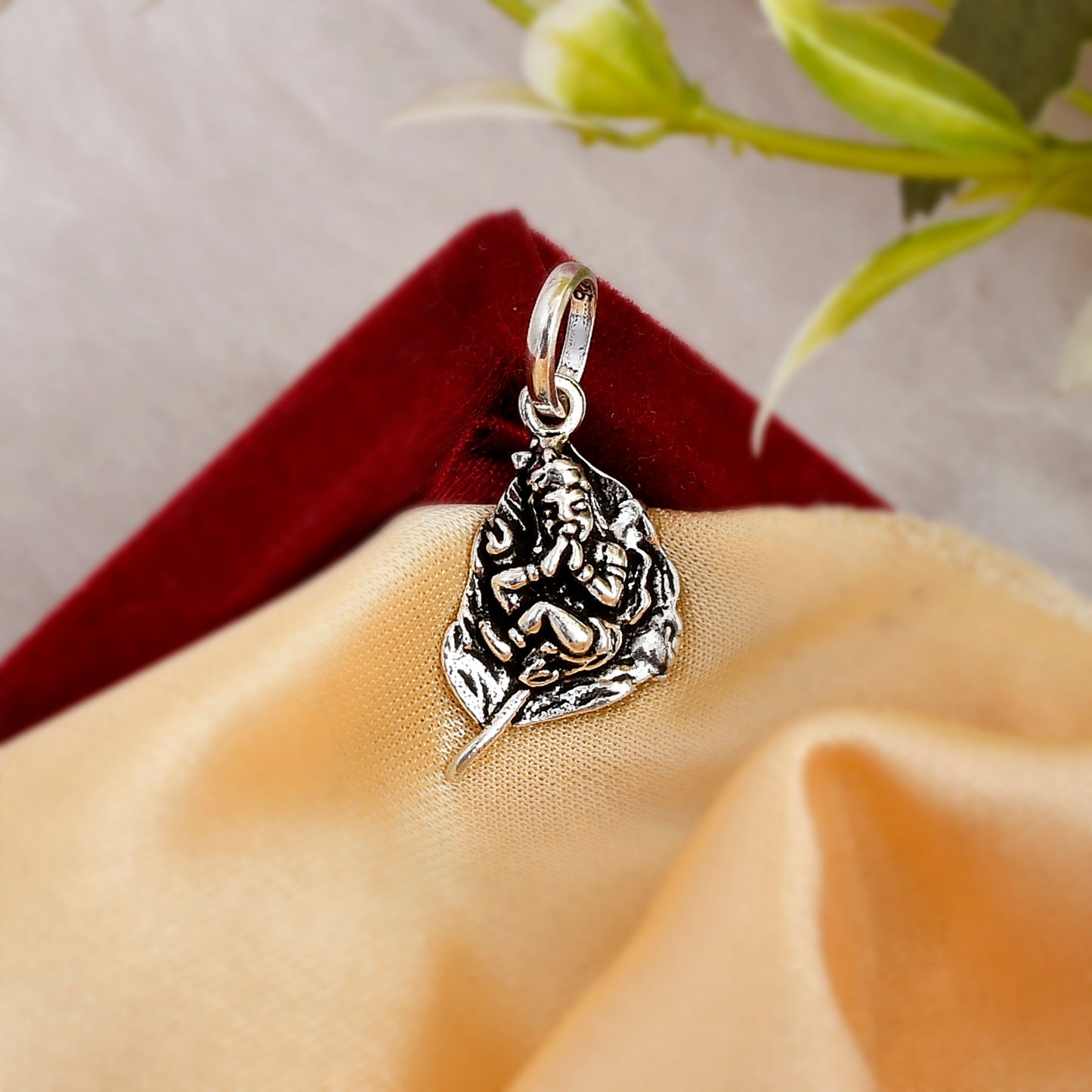 Silver 925 Krishna on Leaf Pendant Locket