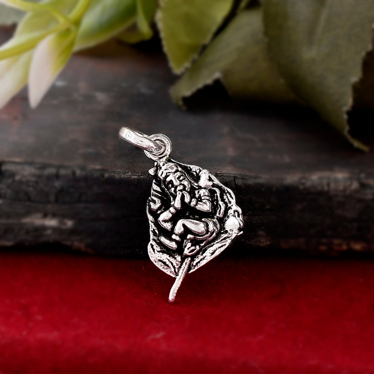 Silver 925 Krishna on Leaf Pendant Locket