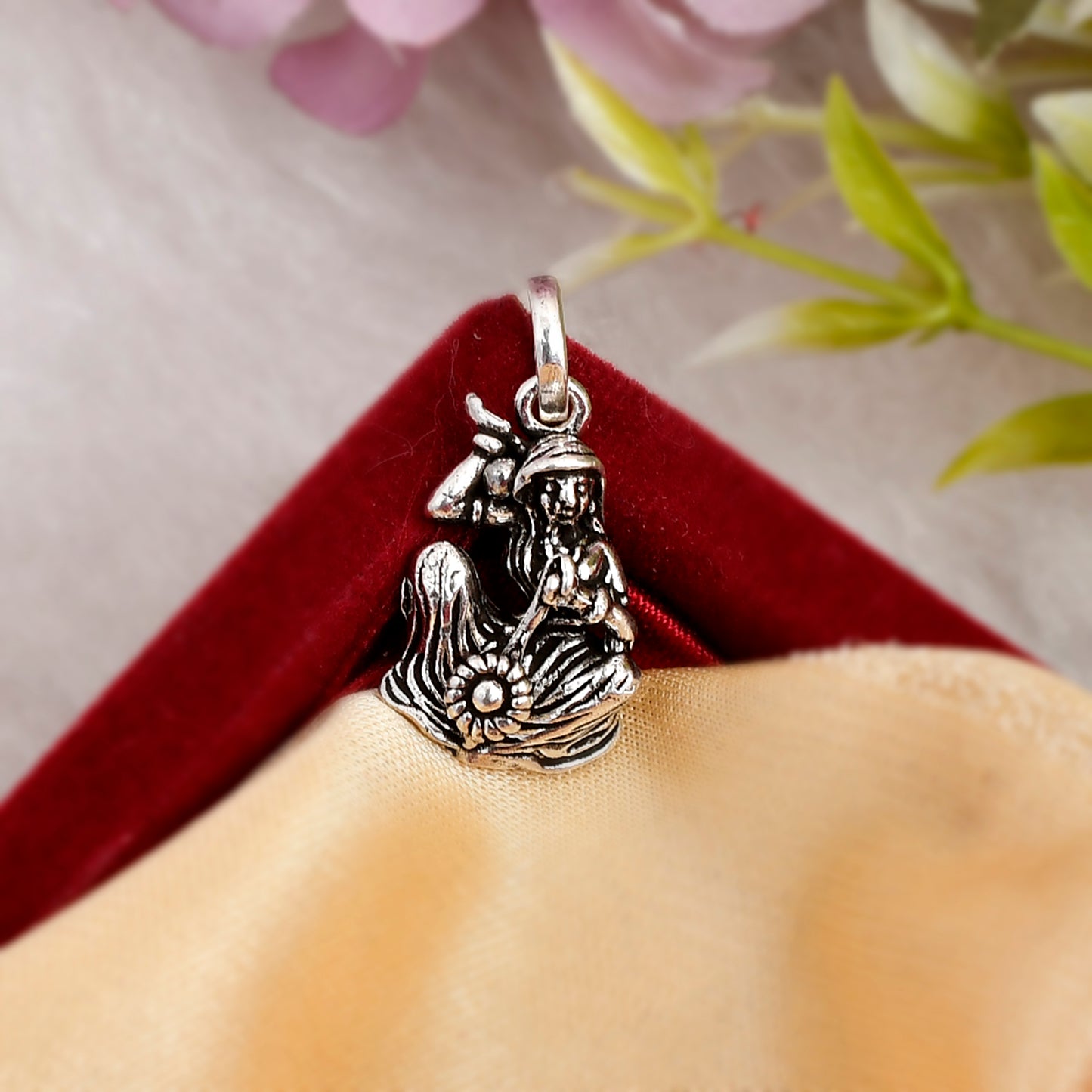 lord mira bai locket
