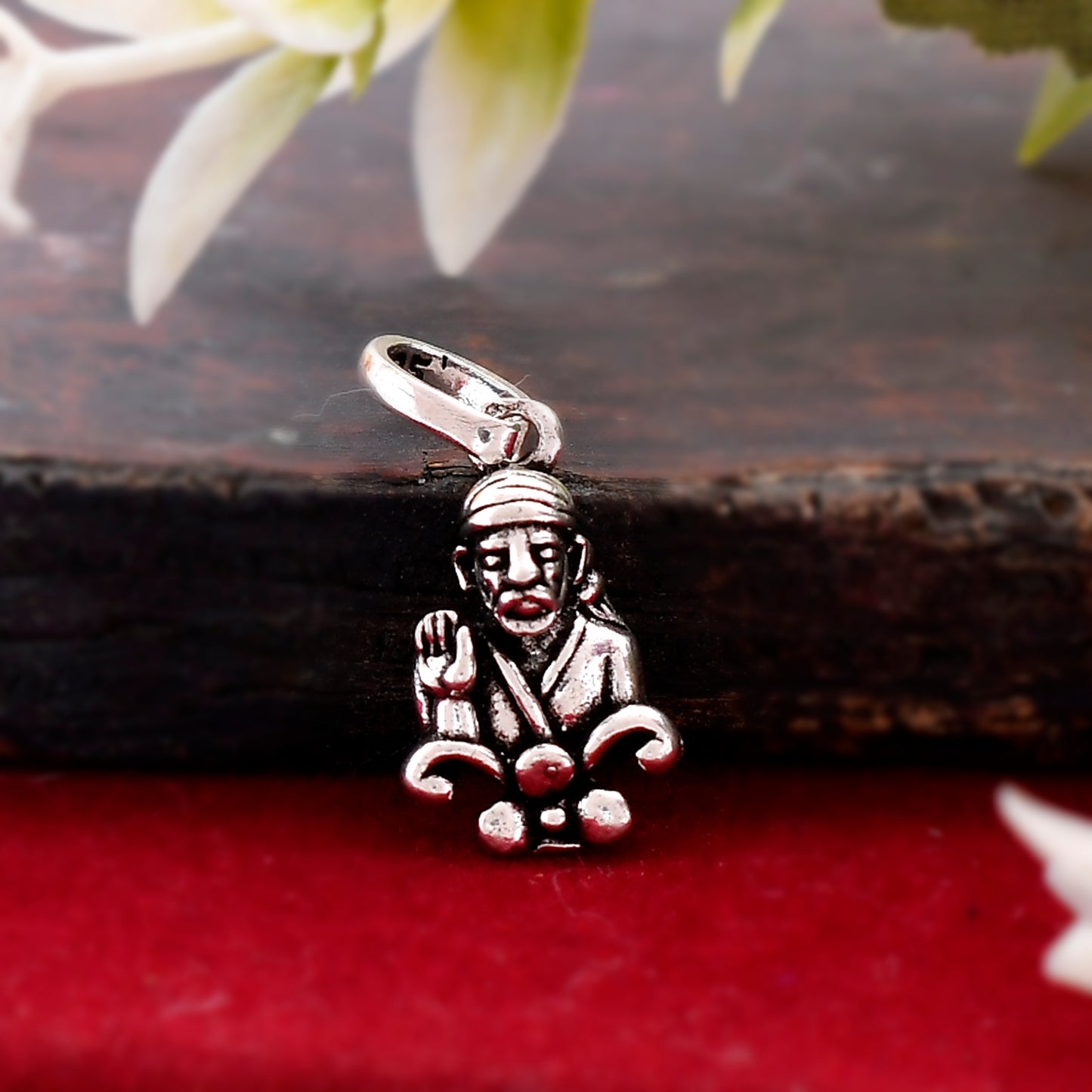 silver sai pendant