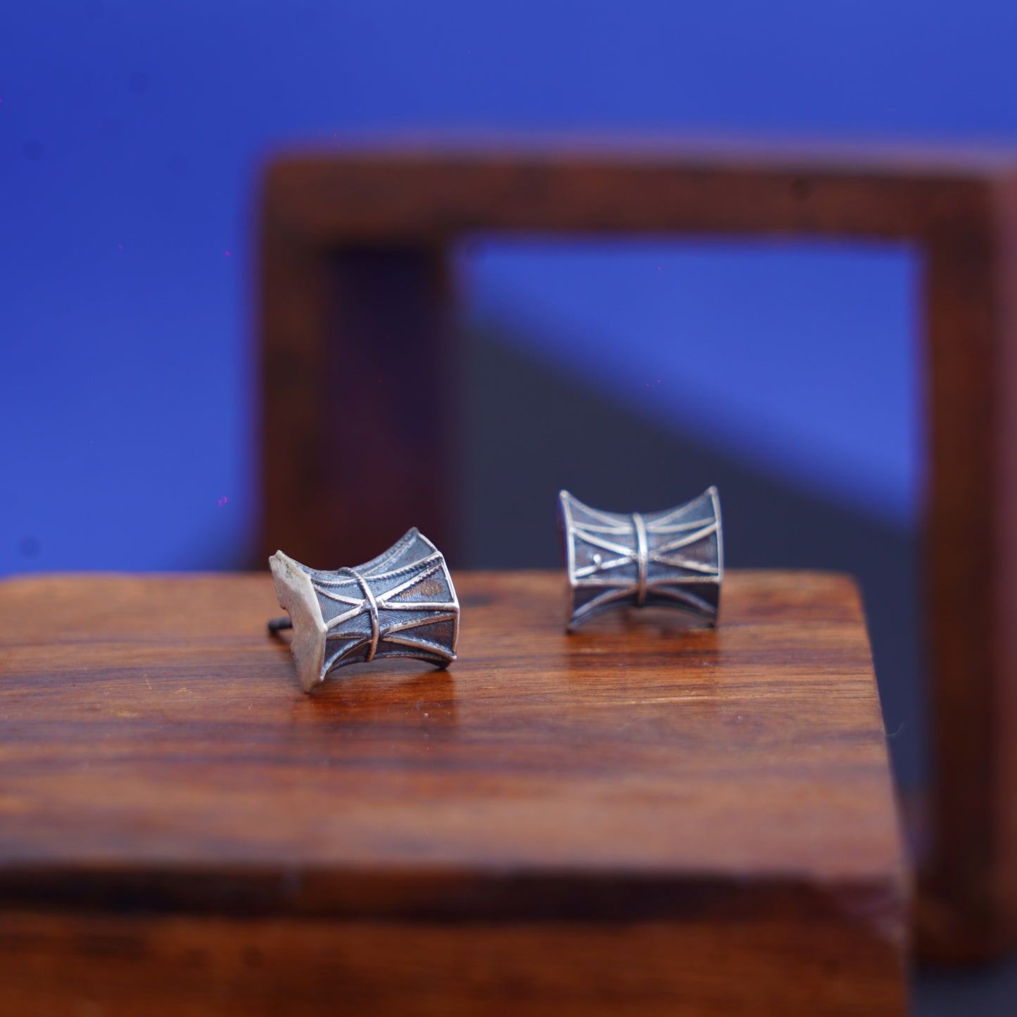 Damroo Studs