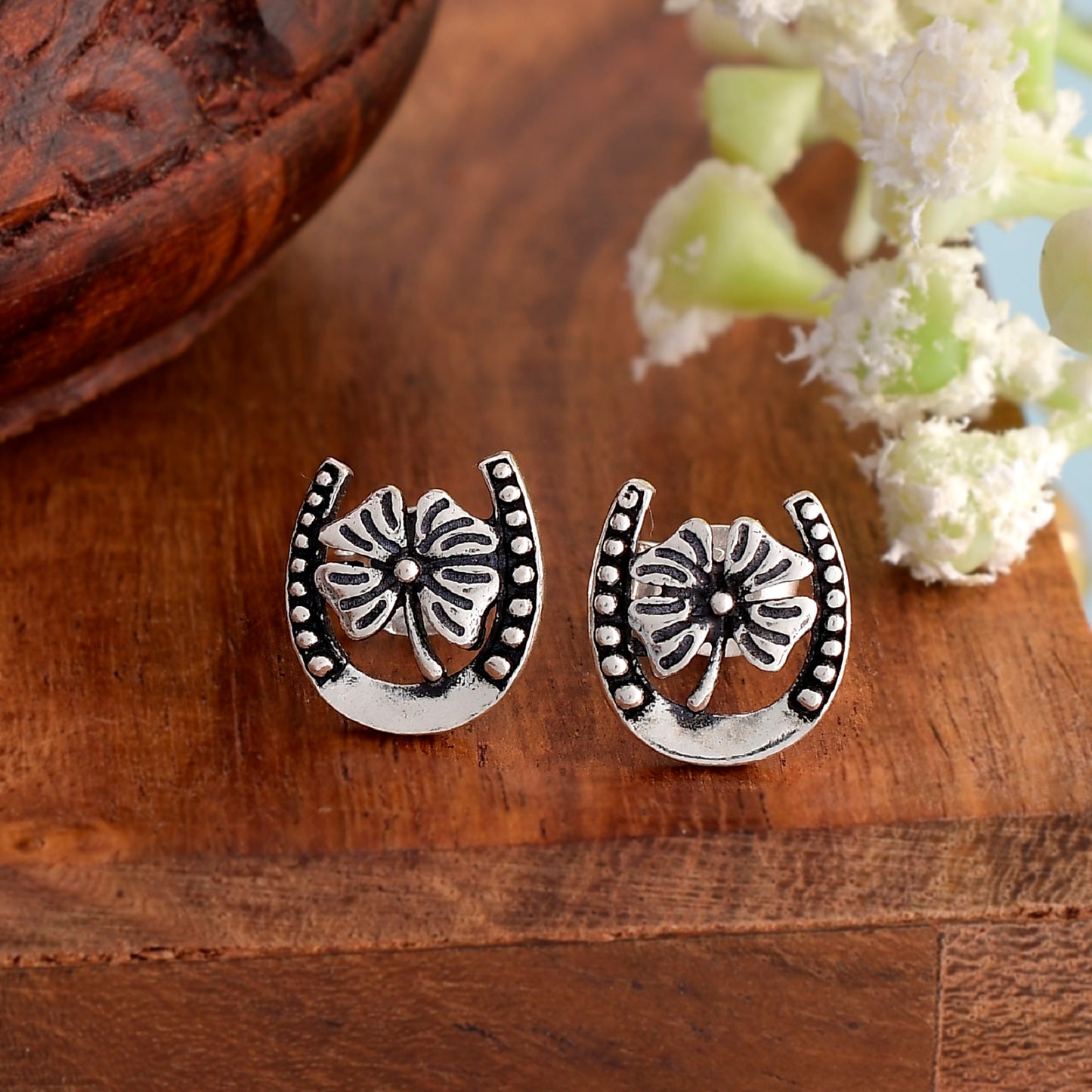 silver horse shoe earring