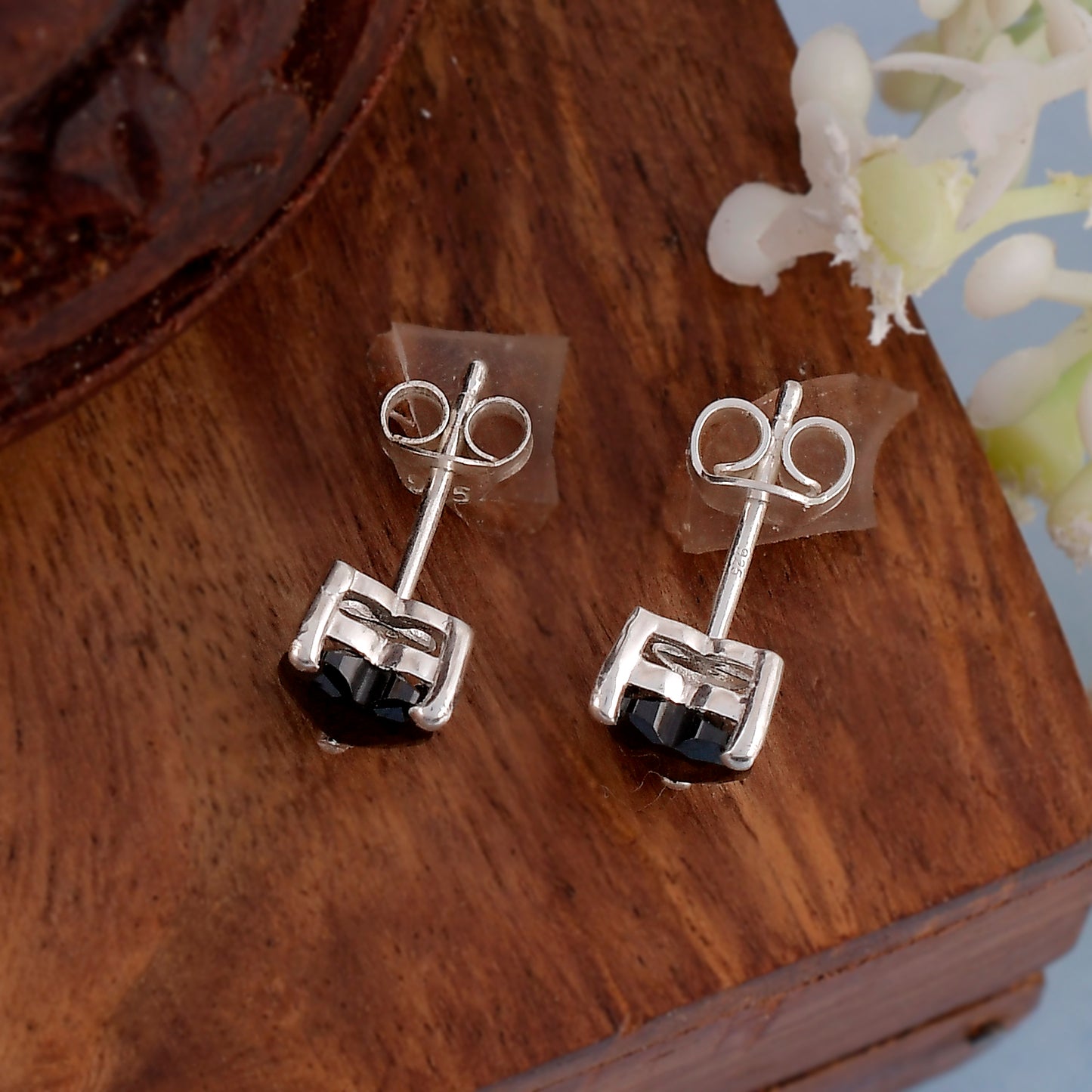 Solitaire Earring