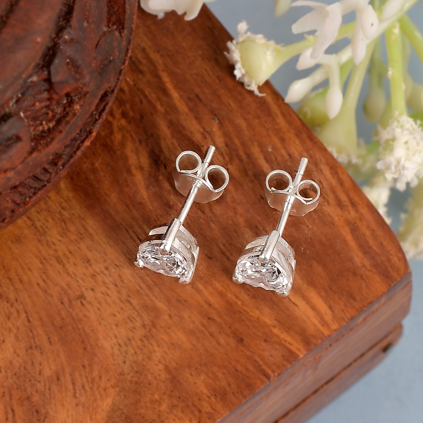 Solitaire earring