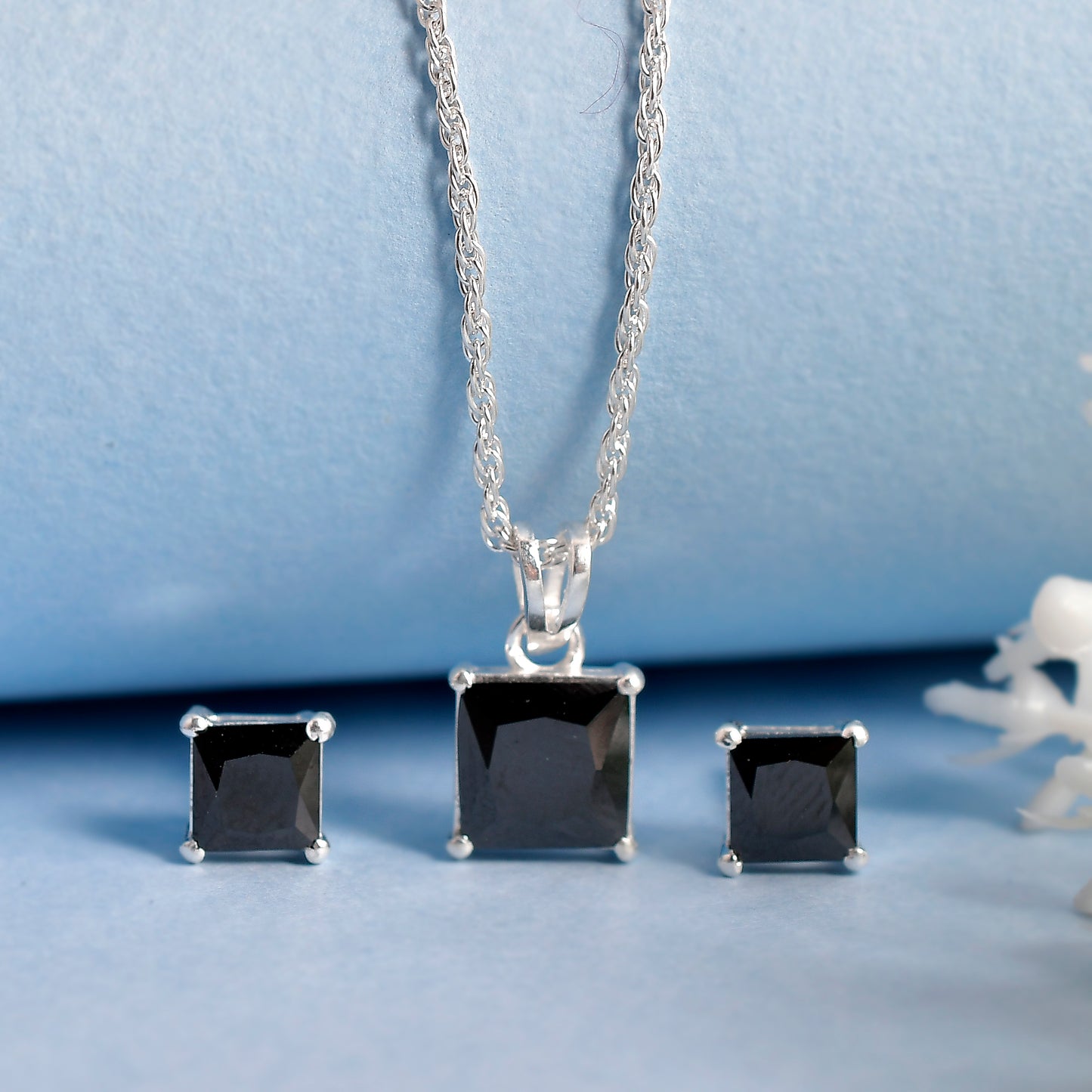 chain pendant set
