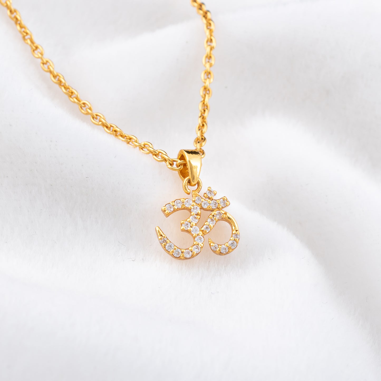 aum locket