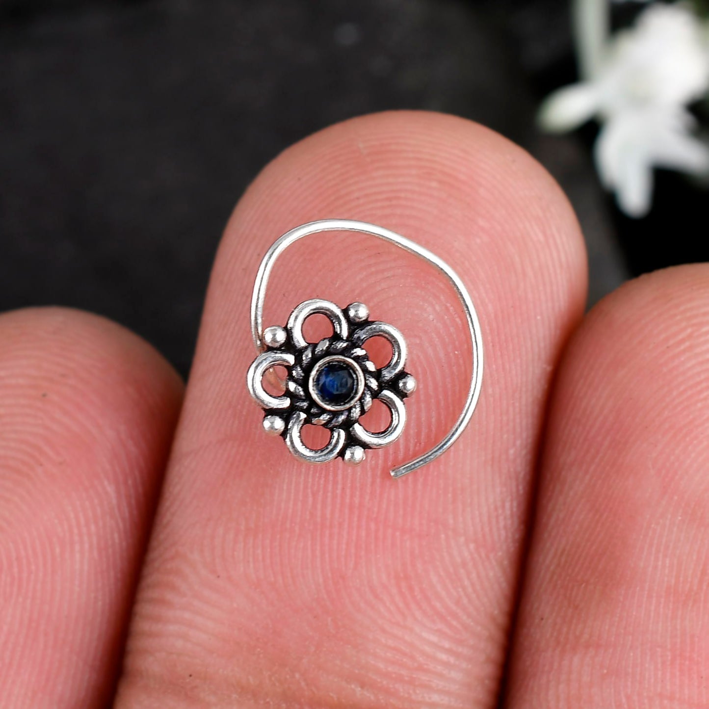 women nose stud