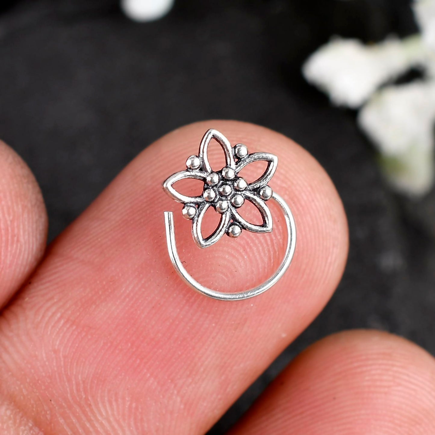 women nose stud