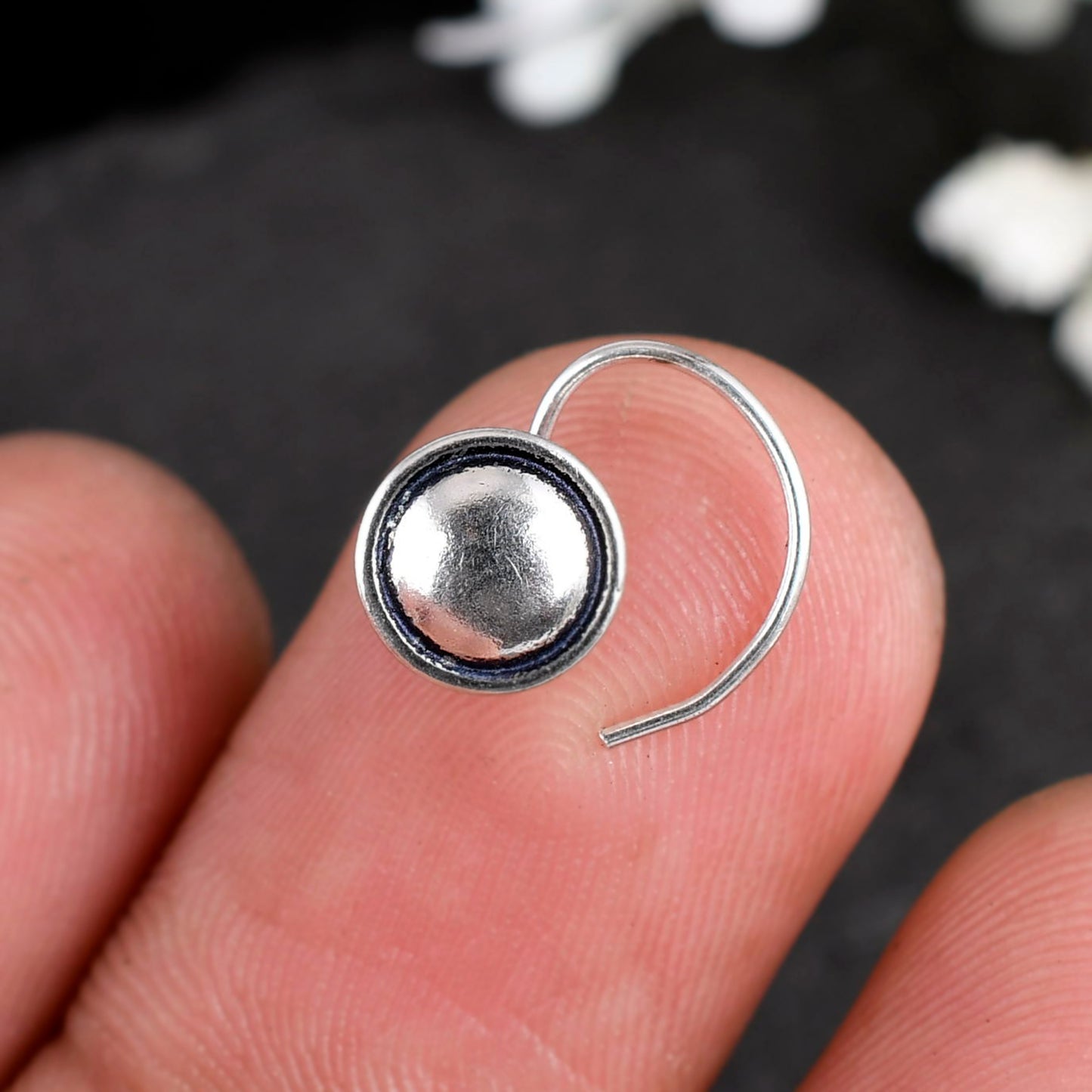 women nose stud