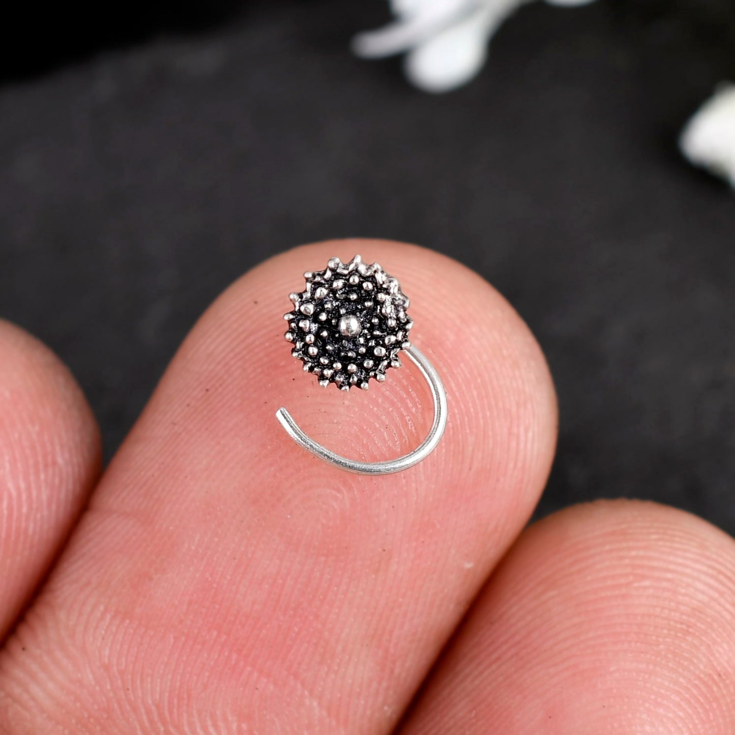 women nose stud