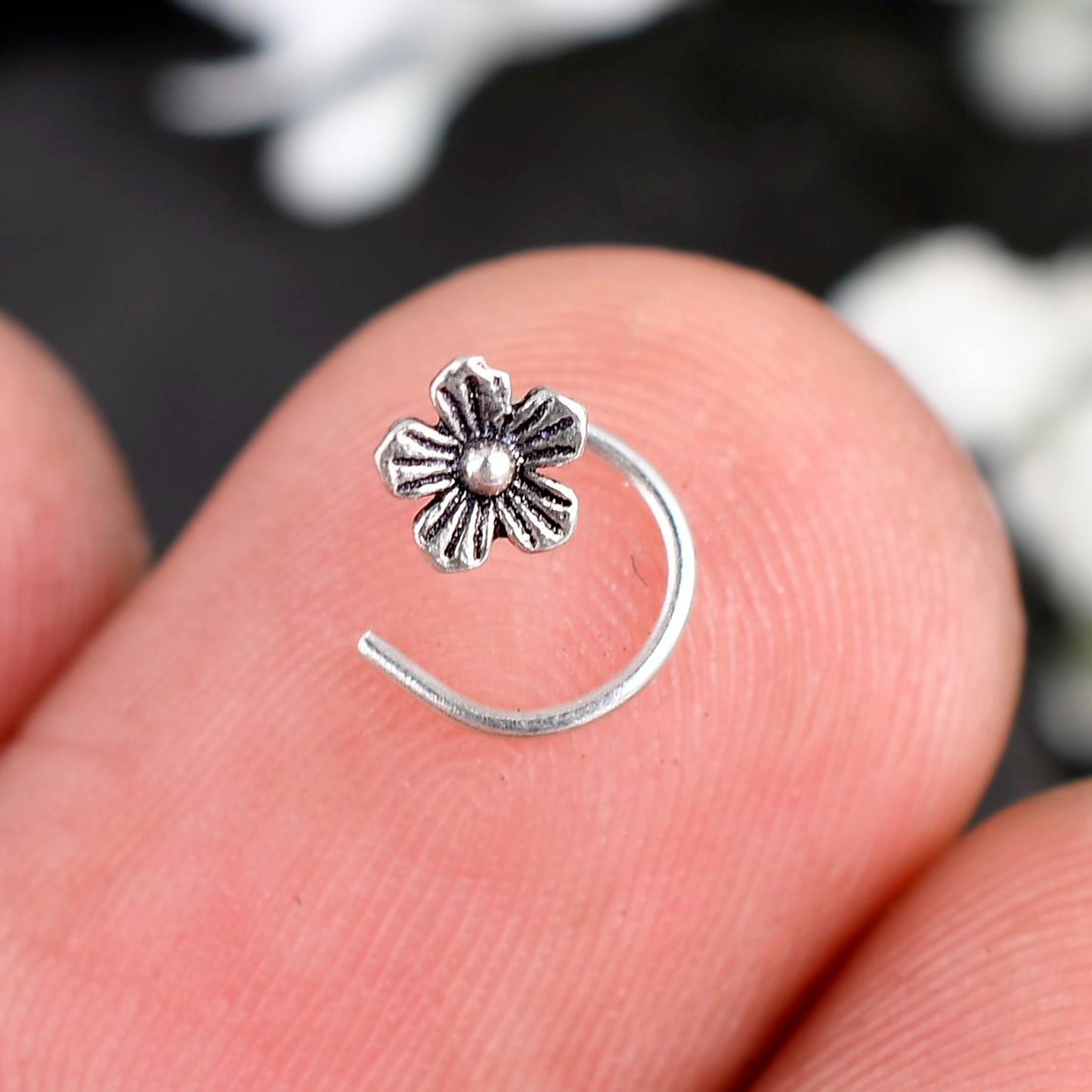 women nose stud