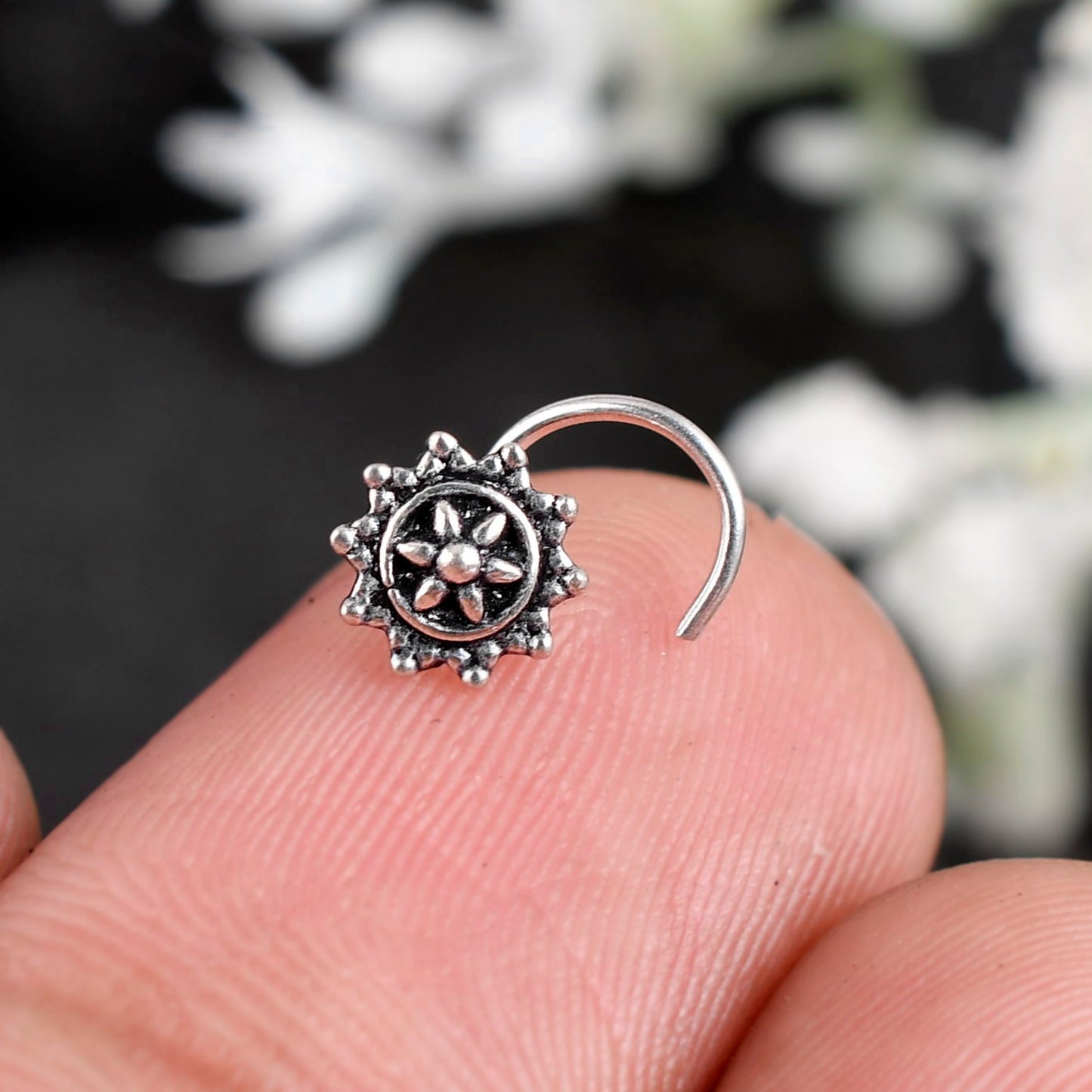 women nose stud
