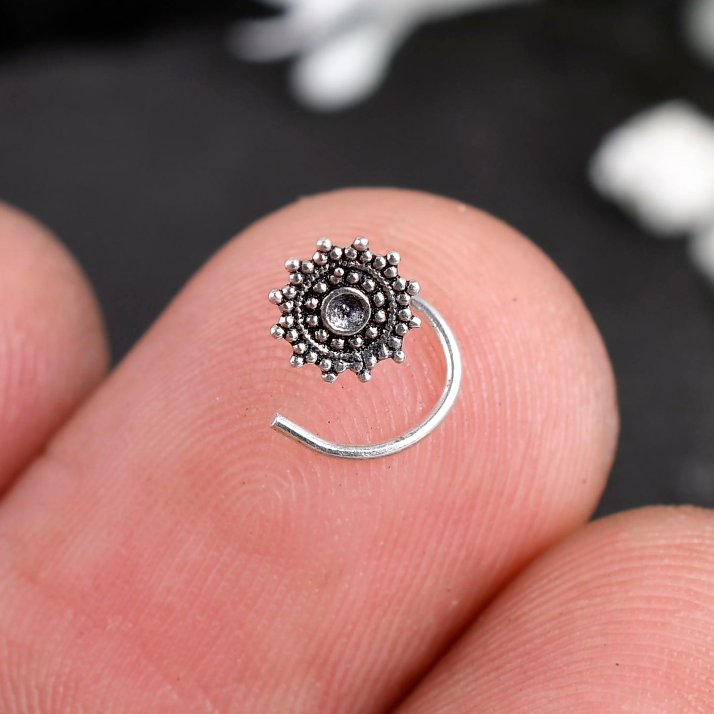 women nose stud