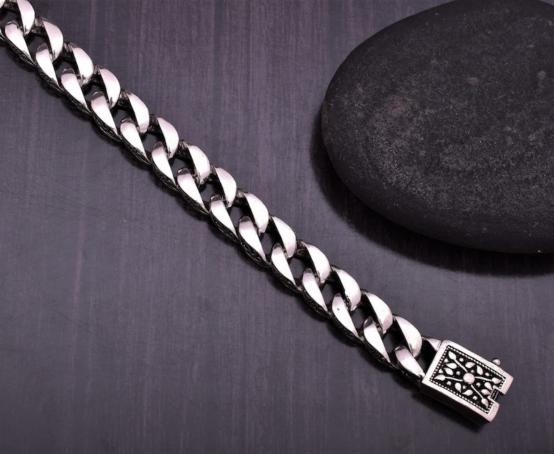 Gucci Interlocking G Chain Bracelet In Silver, Size 16 YBA454285001 -  Jewelry, Mens Jewelry - Jomashop