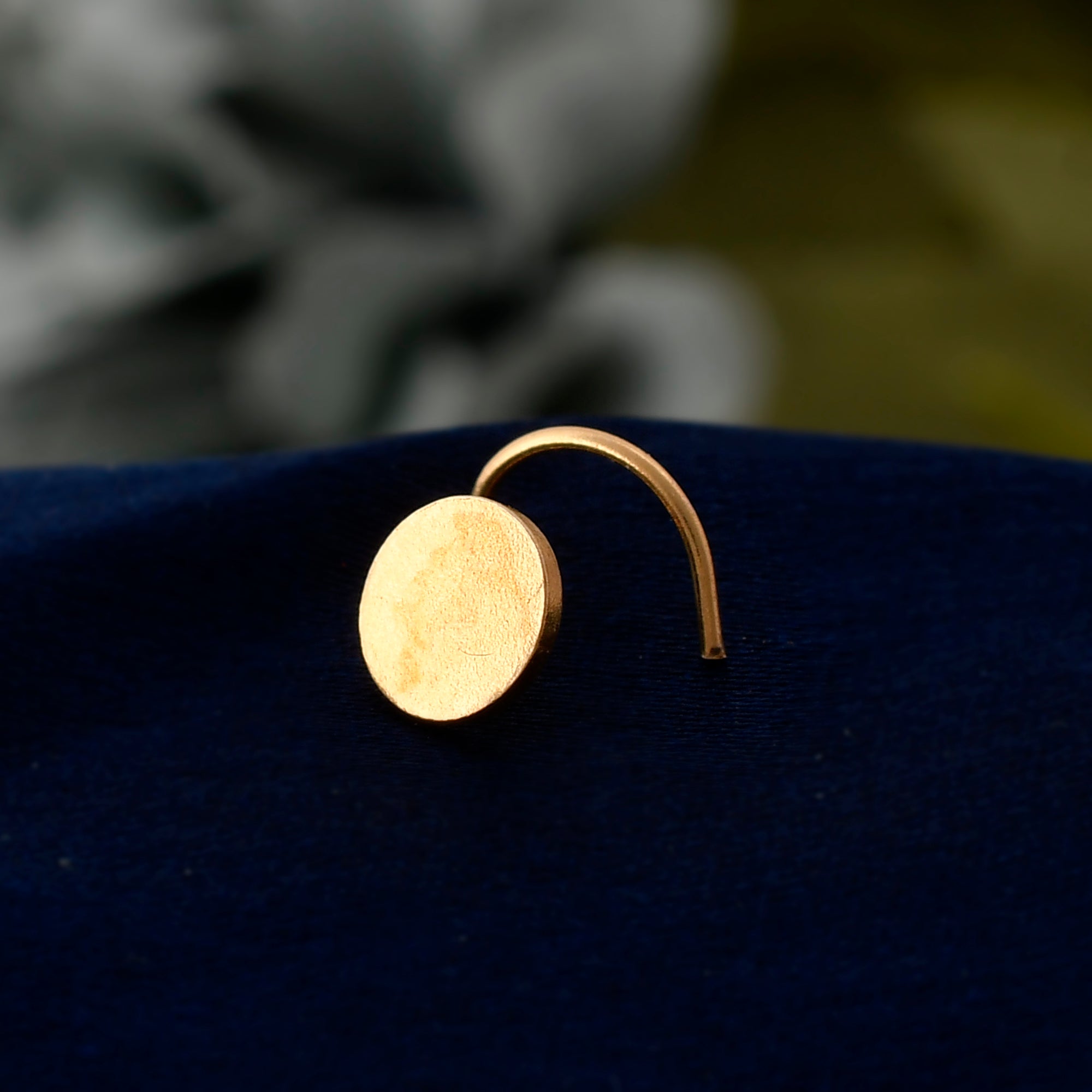 Gold round 2025 nose pin